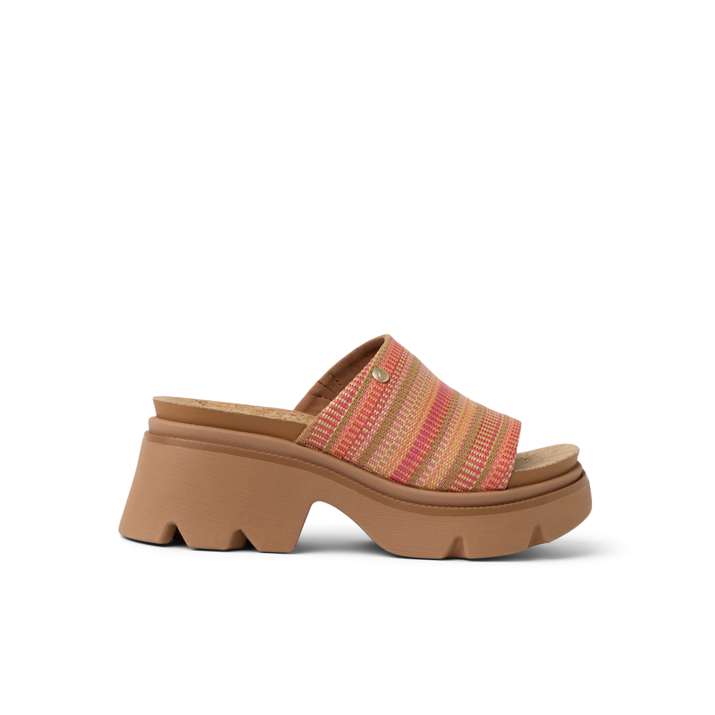 Vista Luxe Evie women's right-facing sandal with multi-colored raffia upper and cushioned platform sole for beach comfort.