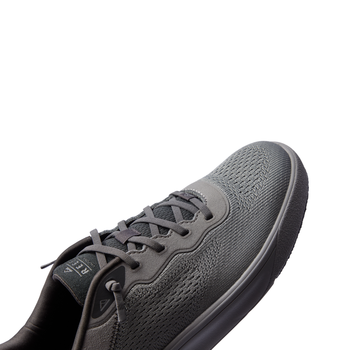 Shoreline Del Mar men's grey sneaker facing right, close-up on upper and front, surf-inspired comfort design
