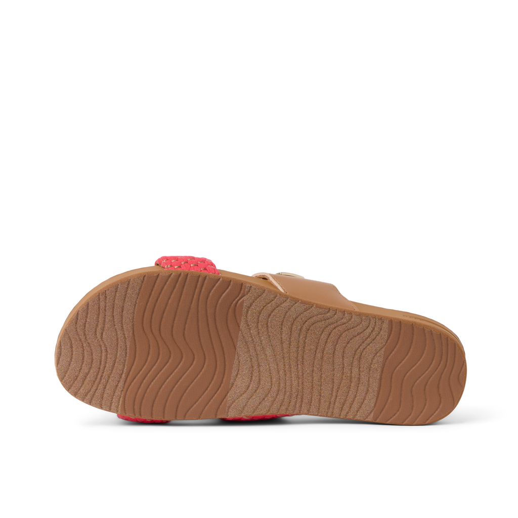 Cushion Vista women’s sandal sole facing up, showing durable, water-friendly tread and arch support design.